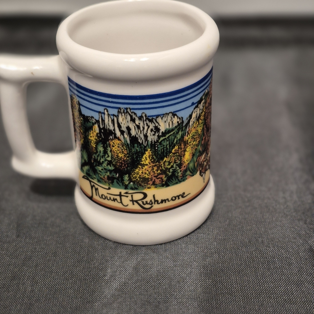 Mount Rushmore Souvenir Shot Glass Mug Great Shape.